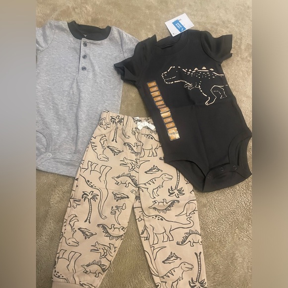 Baby boy three piece dinosaur set - Picture 3 of 6